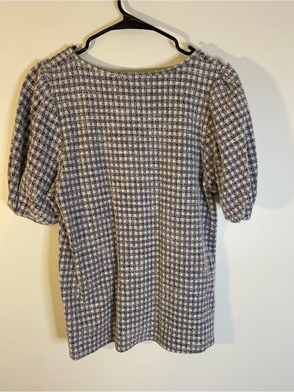 Gibson Charcoal and White Houndstooth Puff-Sleeve Top